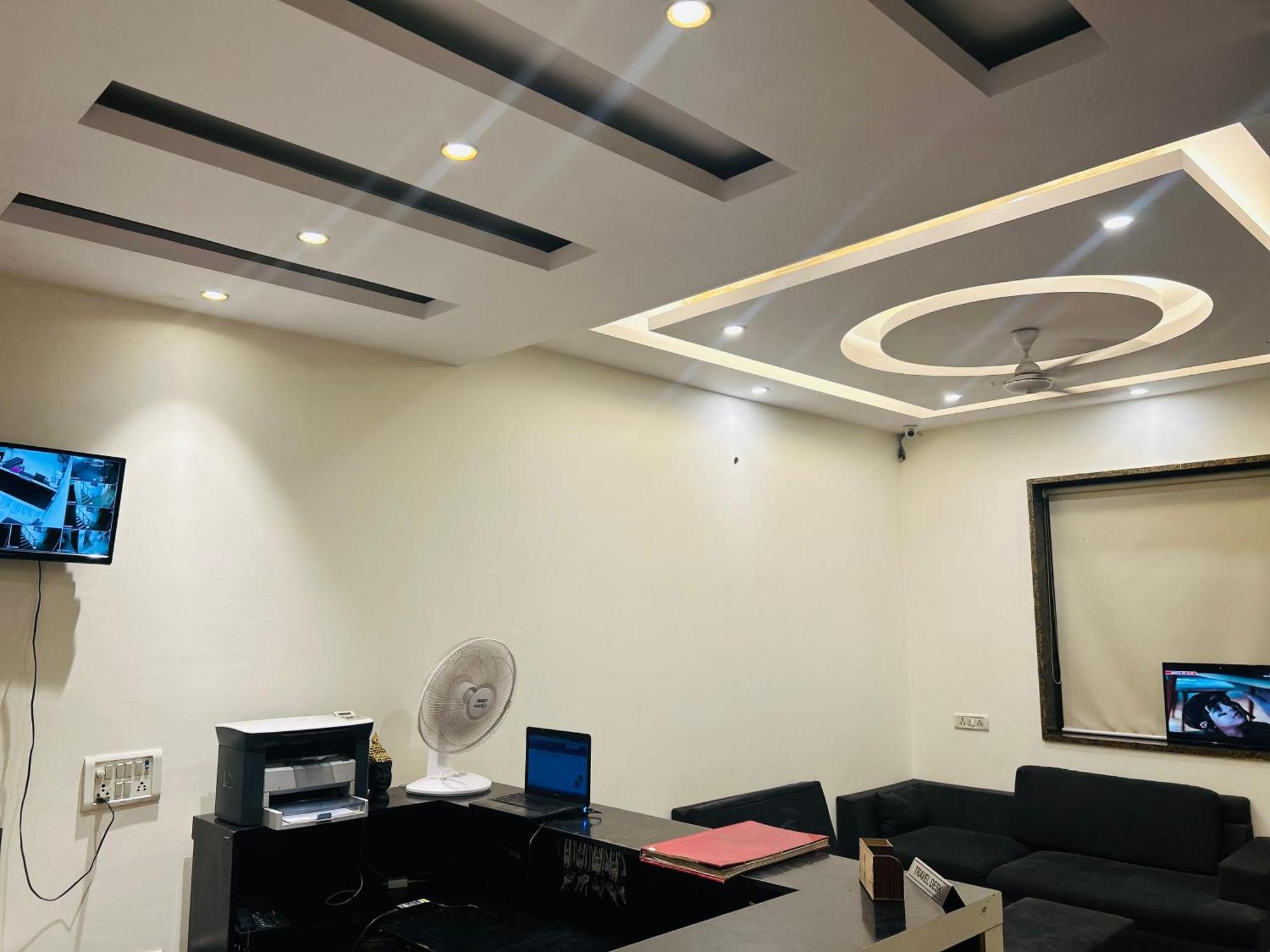 Hotel Aerocity Golden Close To New Delhi Airport Exterior photo