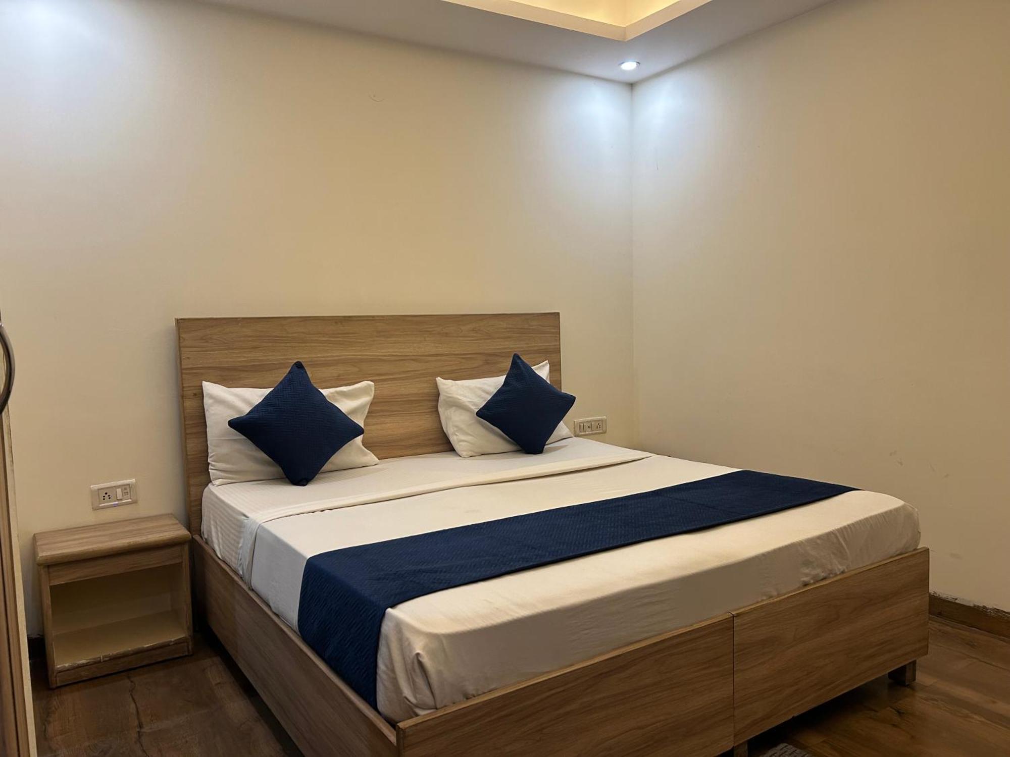 Hotel Aerocity Golden Close To New Delhi Airport Exterior photo